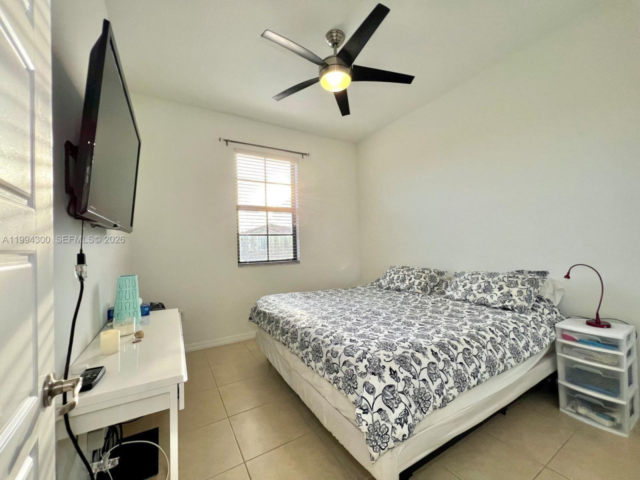 649 NE 191st St , Miami, FL 33179 Photo