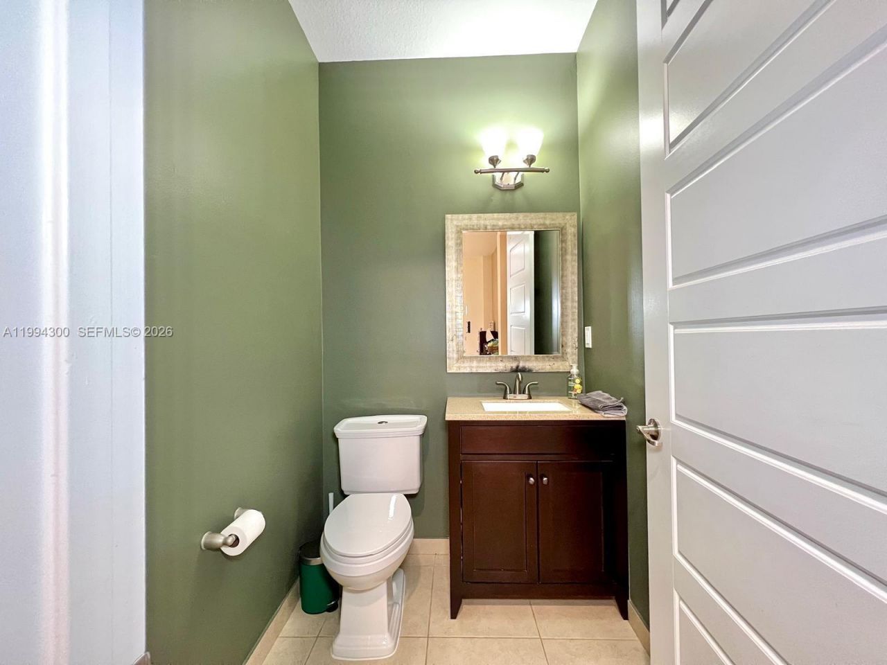 649 NE 191st St , Miami, FL 33179 Photo