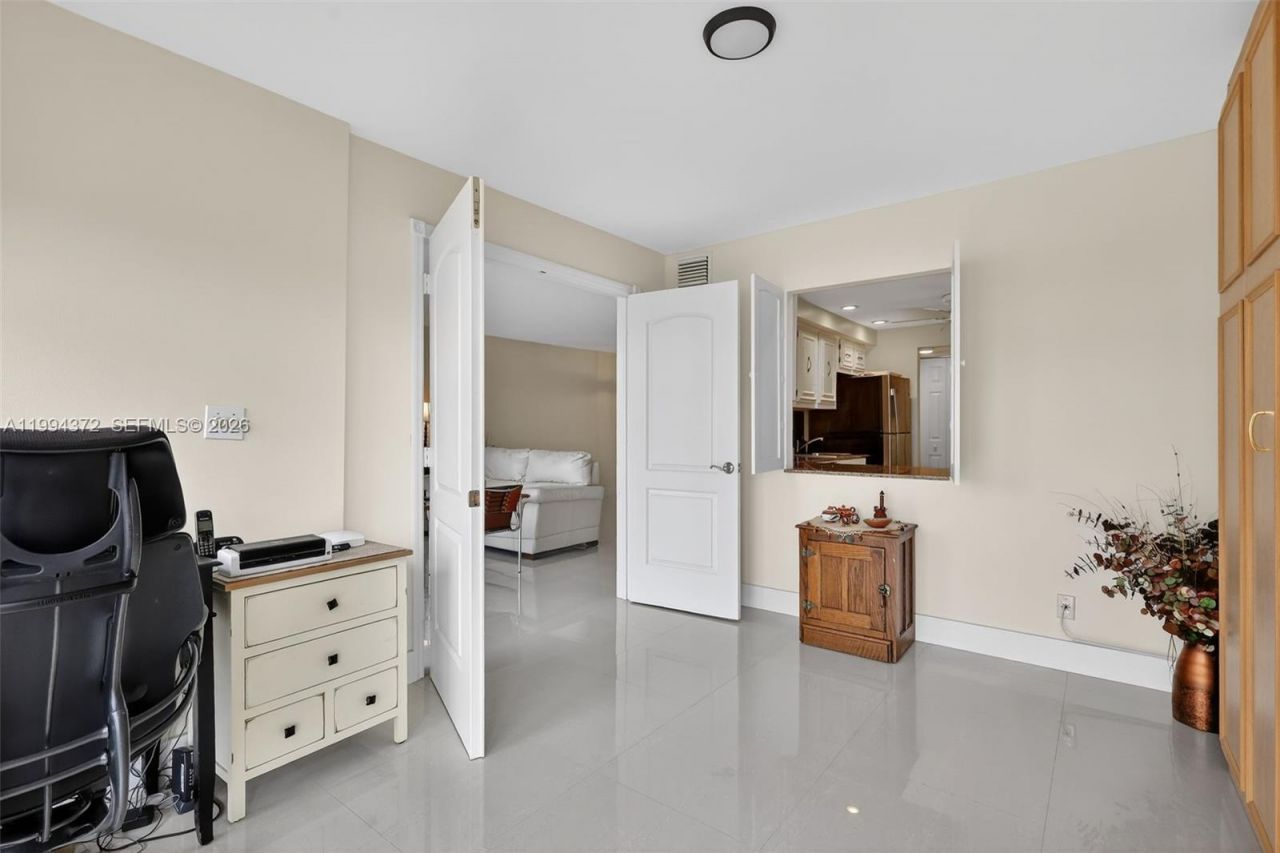 800 Parkview Dr , Unit 908, Hallandale Beach, FL 33009 Photo