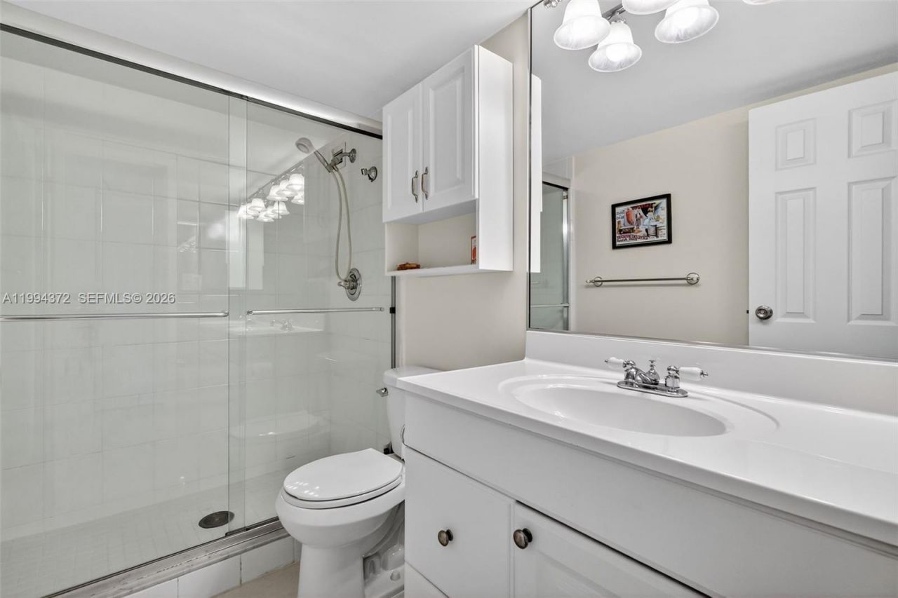 800 Parkview Dr , Unit 908, Hallandale Beach, FL 33009 Photo