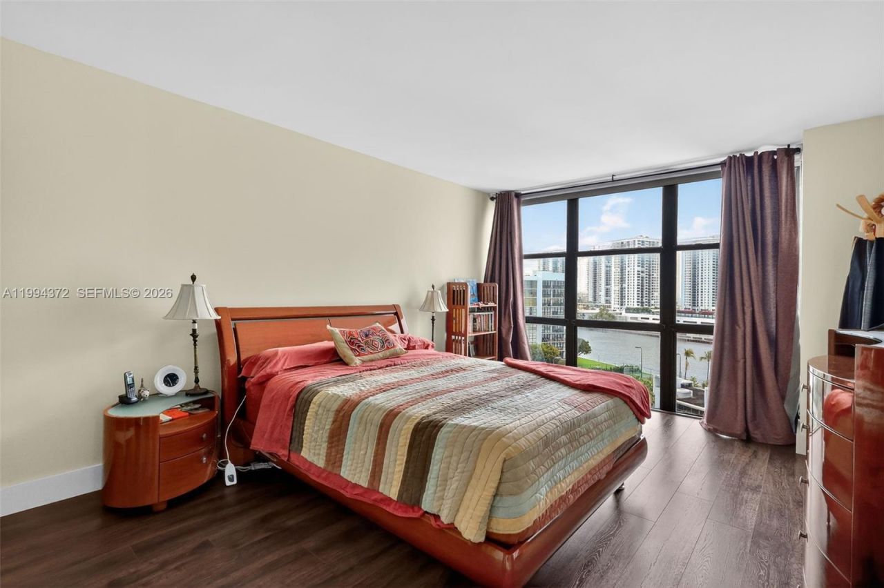 800 Parkview Dr , Unit 908, Hallandale Beach, FL 33009 Photo