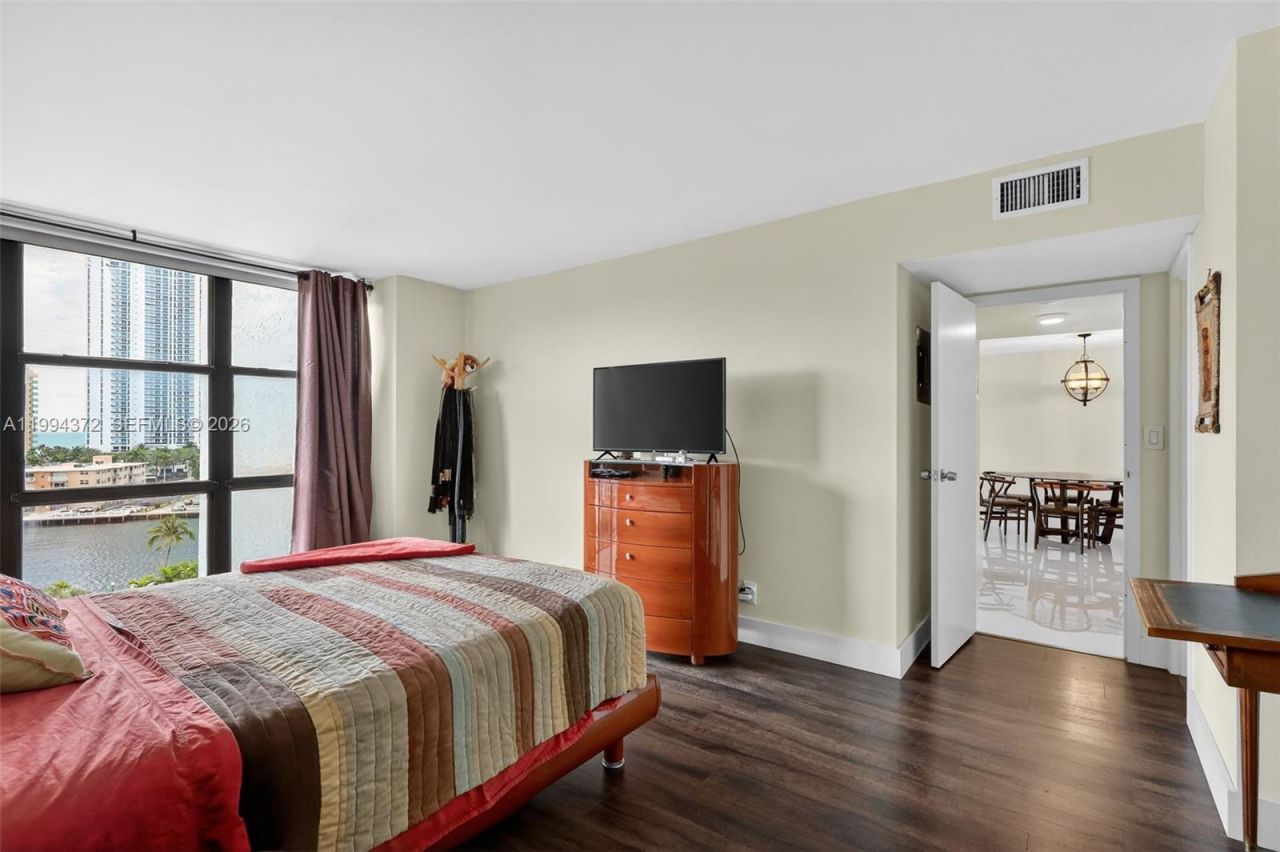 800 Parkview Dr , Unit 908, Hallandale Beach, FL 33009 Photo