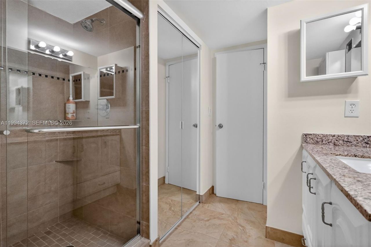 800 Parkview Dr , Unit 908, Hallandale Beach, FL 33009 Photo