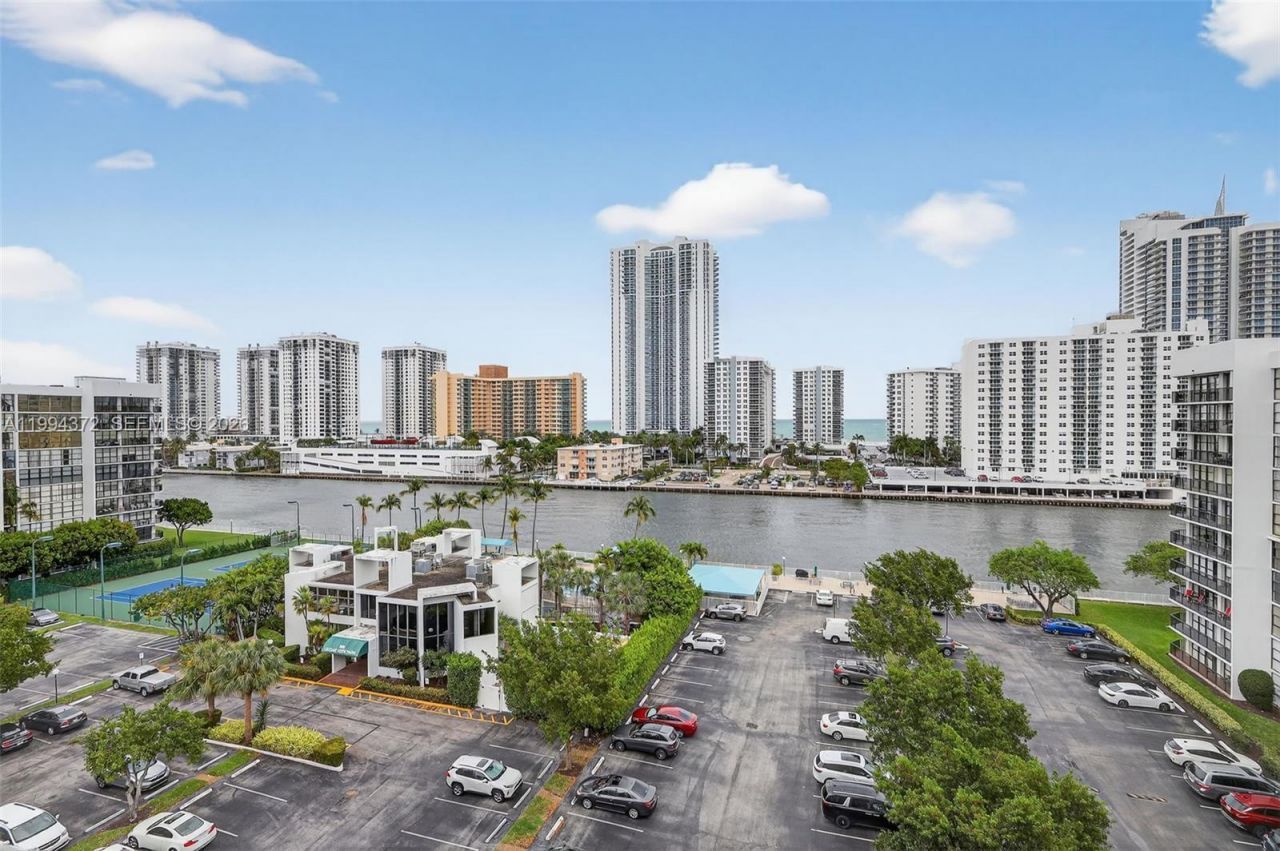 800 Parkview Dr , Unit 908, Hallandale Beach, FL 33009 Photo