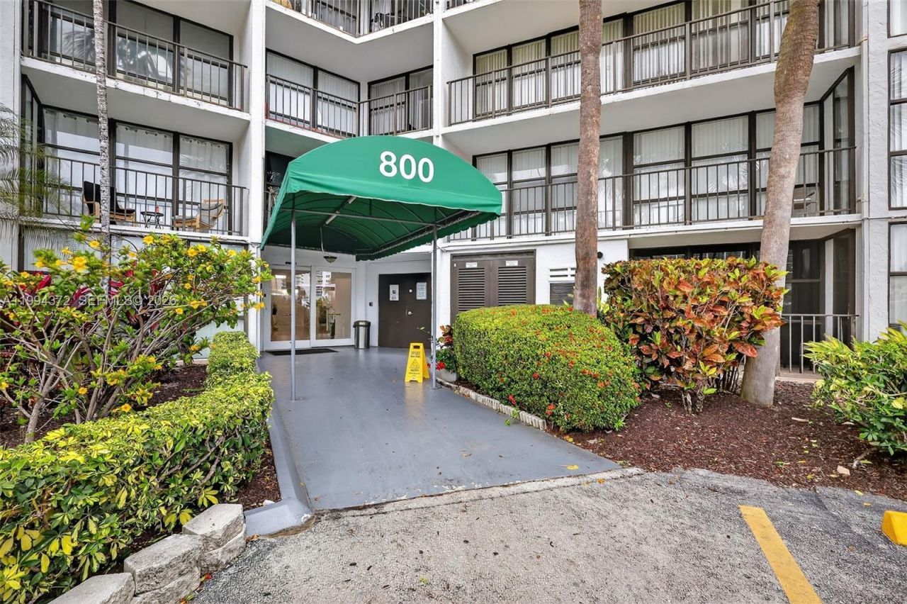 800 Parkview Dr , Unit 908, Hallandale Beach, FL 33009 Photo