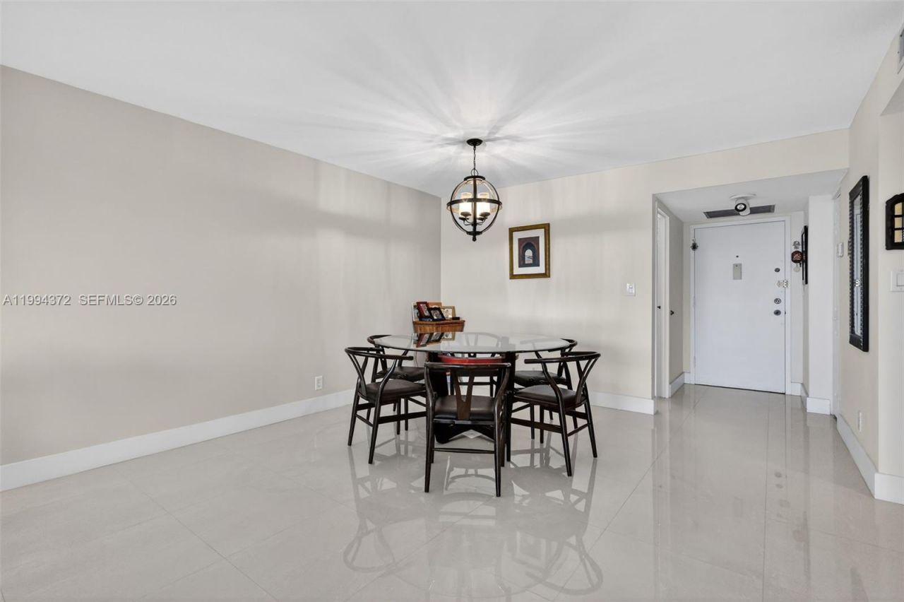 800 Parkview Dr , Unit 908, Hallandale Beach, FL 33009 Photo