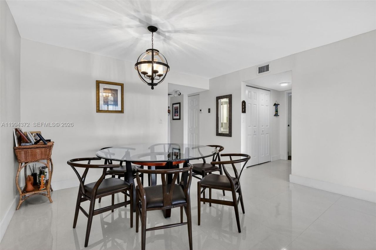 800 Parkview Dr , Unit 908, Hallandale Beach, FL 33009 Photo