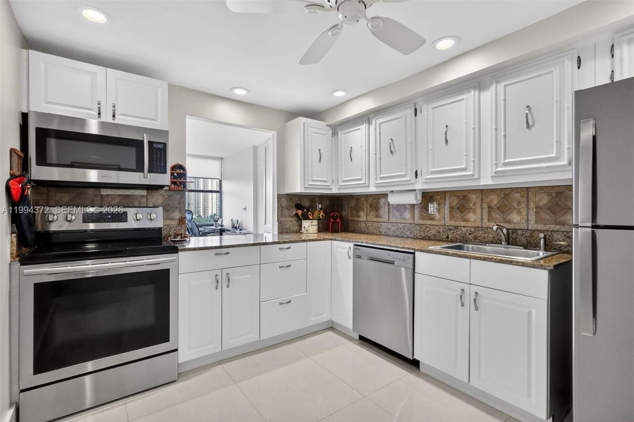 800 Parkview Dr , Unit 908, Hallandale Beach, FL 33009 Photo