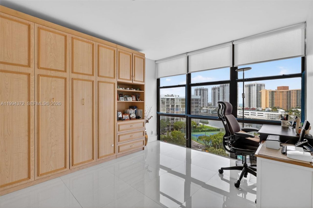 800 Parkview Dr , Unit 908, Hallandale Beach, FL 33009 Photo