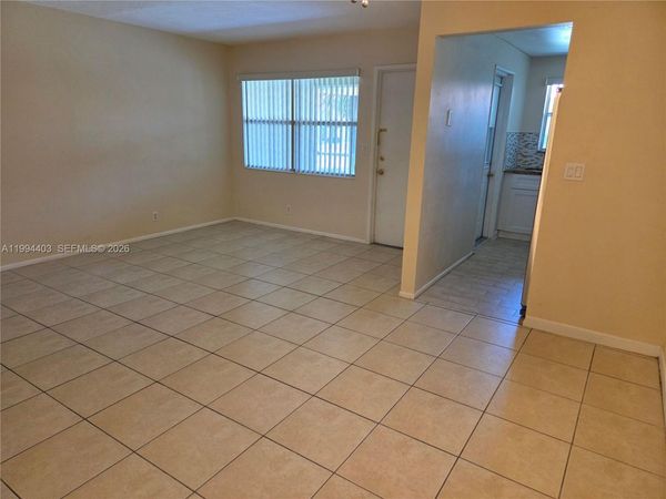 250 Layne Blvd, Unit 105, Hallandale Beach, FL 33009