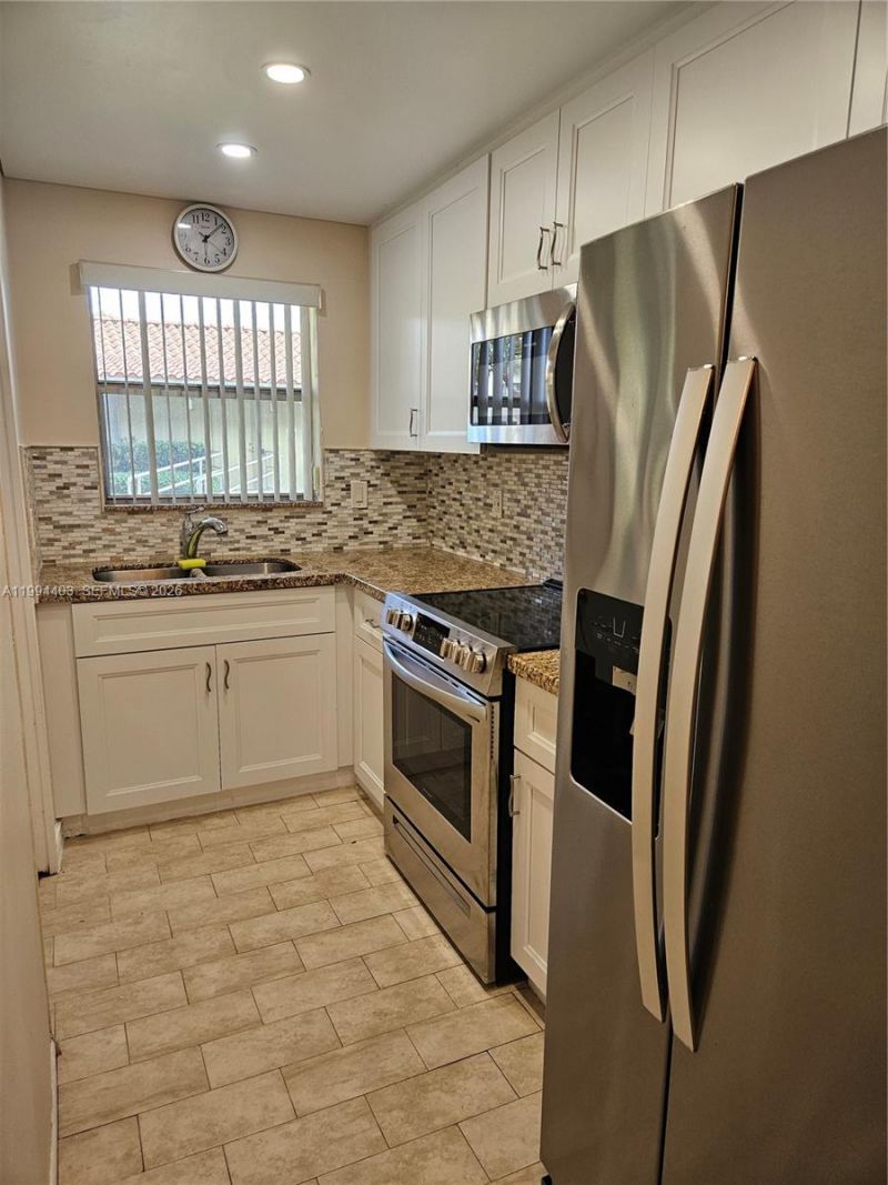 250 Layne Blvd, Unit 105, Hallandale Beach, FL 33009 Photo