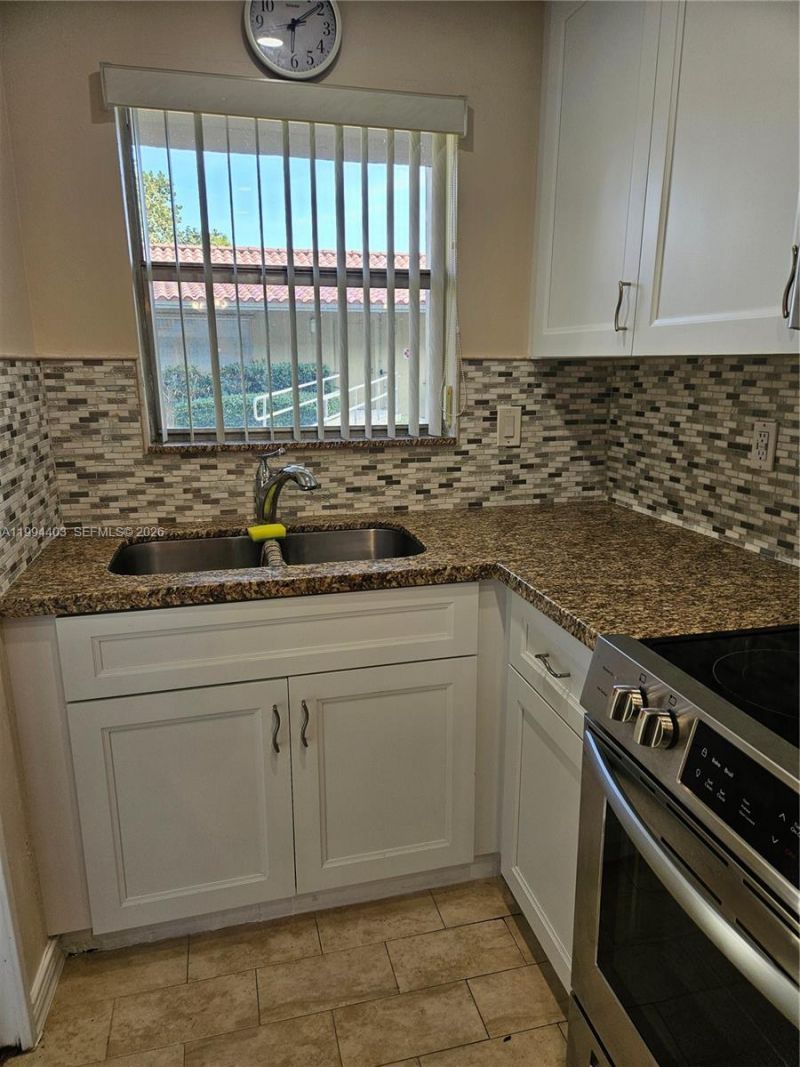 250 Layne Blvd, Unit 105, Hallandale Beach, FL 33009 Photo