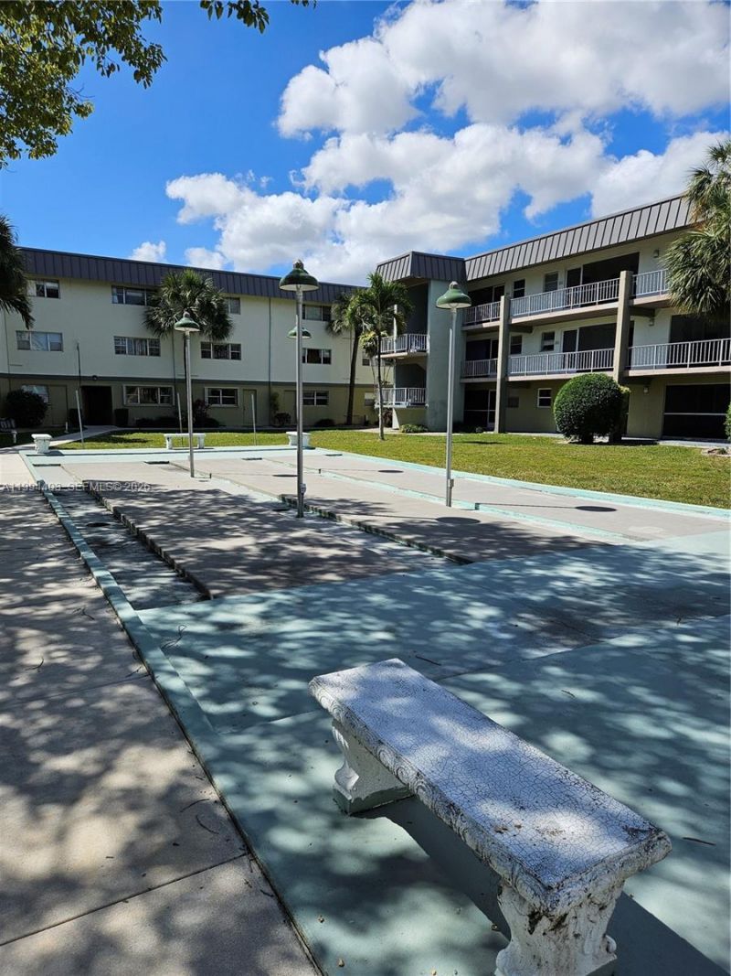 250 Layne Blvd, Unit 105, Hallandale Beach, FL 33009 Photo