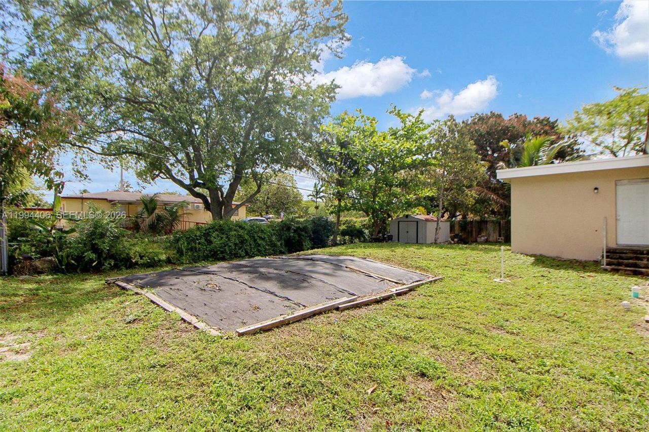 12901 NW Miami Ct , Miami, FL 33168 Photo