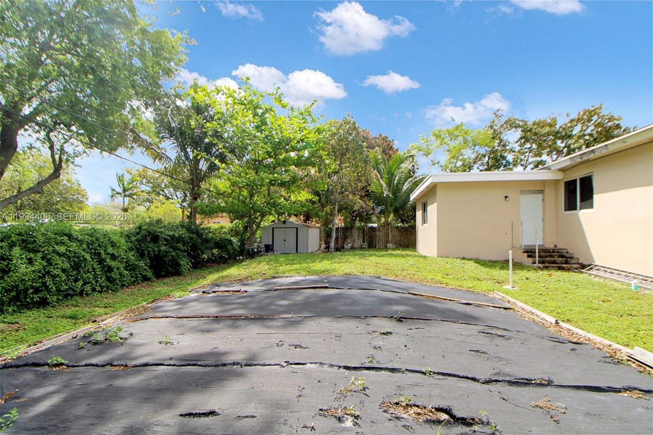 12901 NW Miami Ct , Miami, FL 33168 Photo