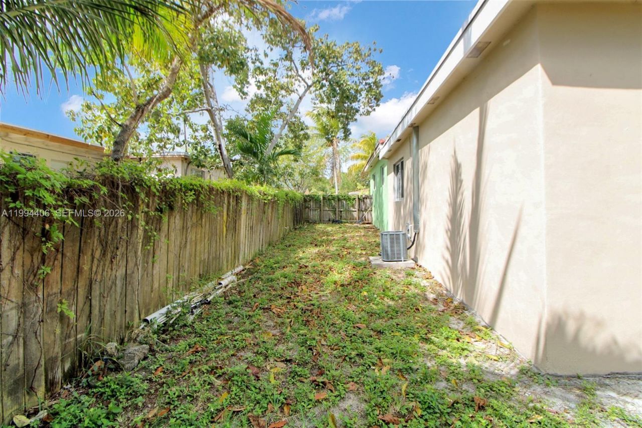 12901 NW Miami Ct, Miami, FL 33168 Photo