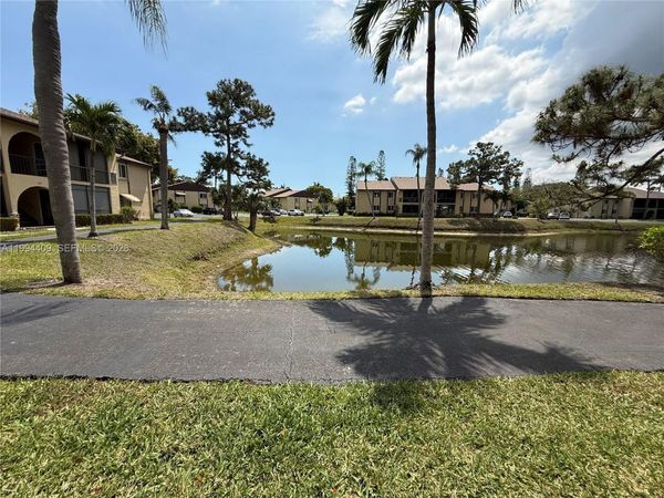 340 Pine Ridge Cir, Unit C-1, Green Acres, FL 33463
