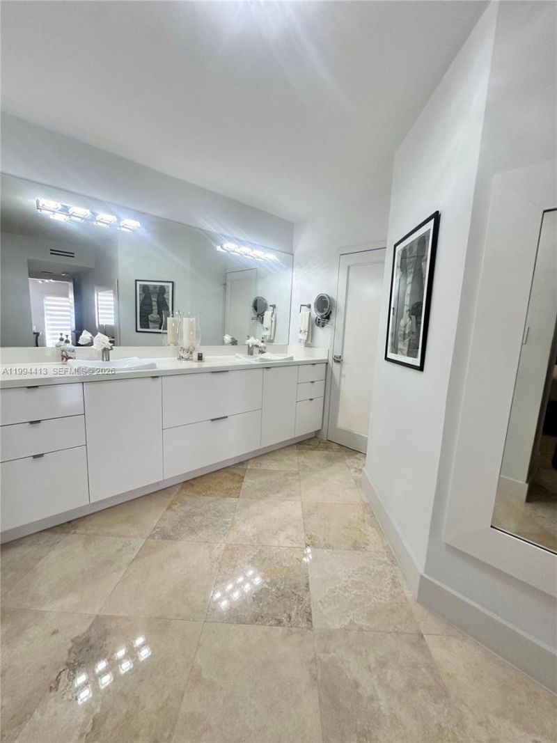 9225 Collins Ave, Unit 1111, Surfside, FL 33154 Photo