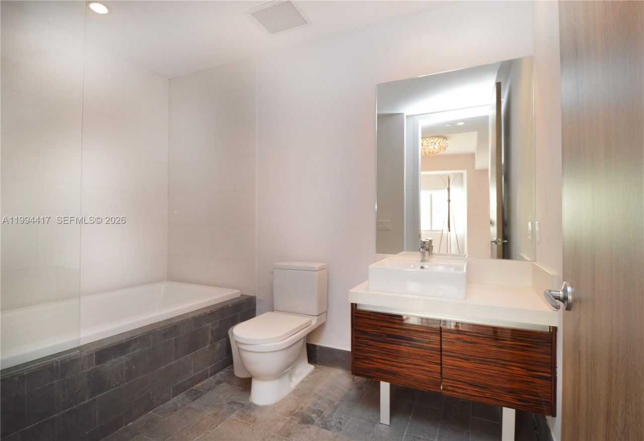 1100 Biscayne Blvd , Unit 6104, Miami, FL 33132 Photo