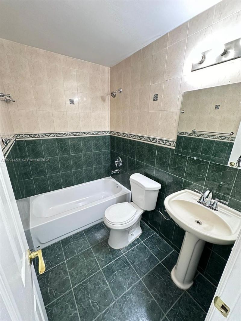 10000 NW 80th Ct , Unit 2521, Hialeah Gardens, FL 33016 Photo