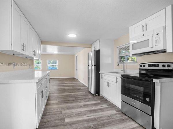 212 SW 11th St , Dania Beach, FL 33004