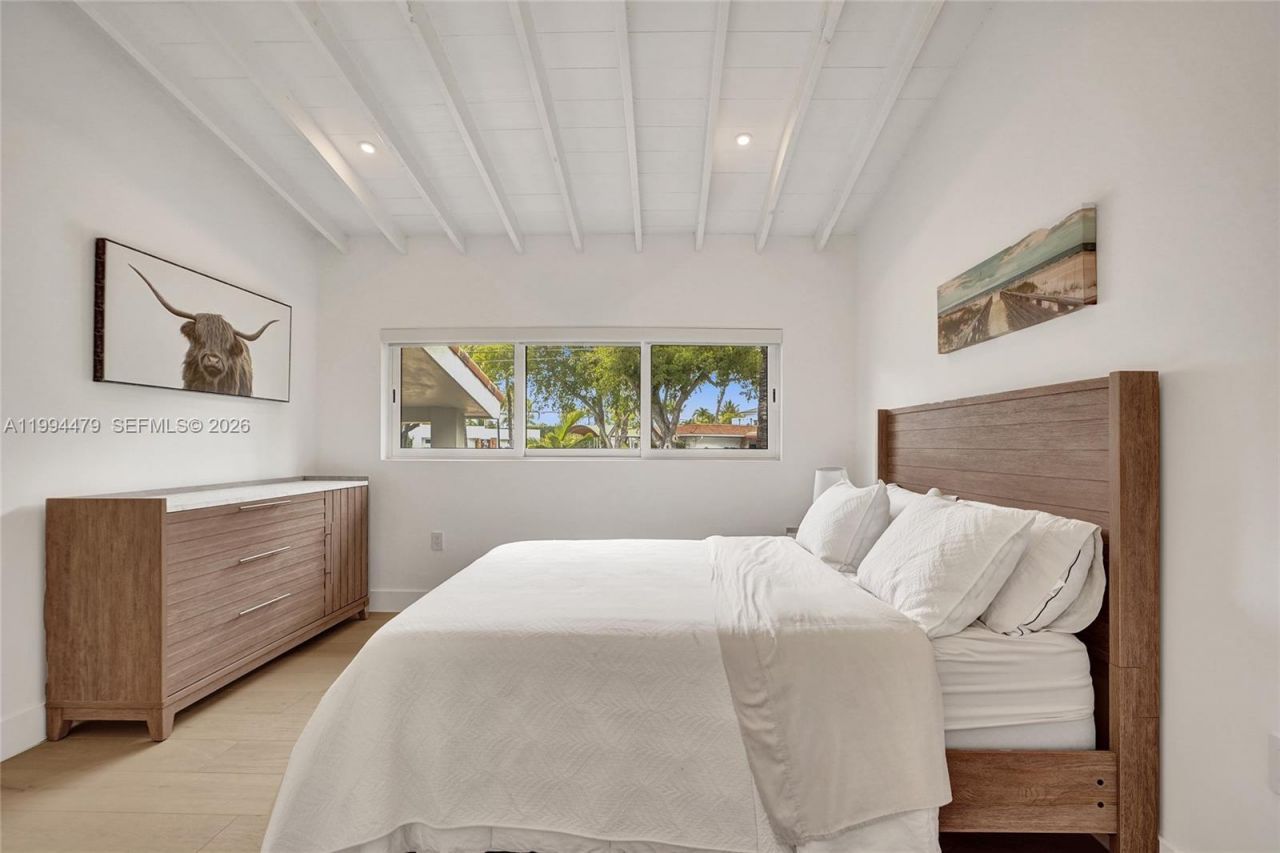 12478 N Bayshore Dr, North Miami, FL 33181 Photo