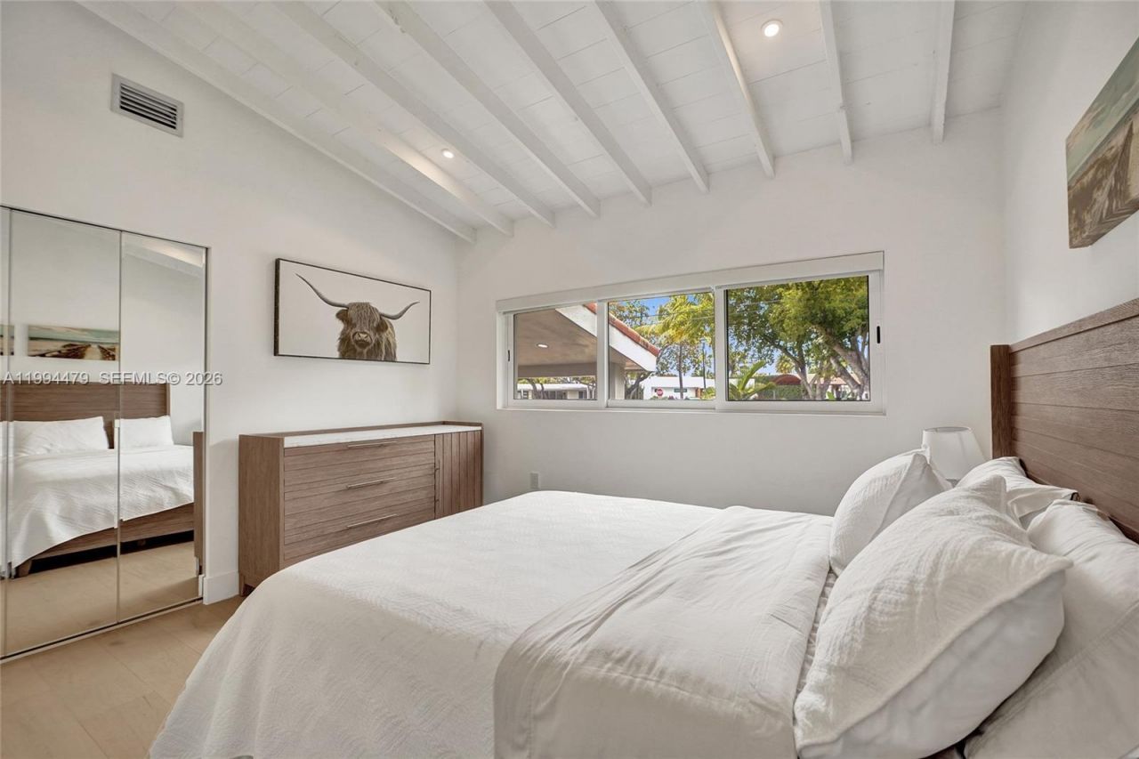 12478 N Bayshore Dr, North Miami, FL 33181 Photo