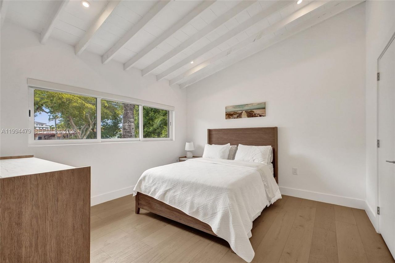 12478 N Bayshore Dr, North Miami, FL 33181 Photo