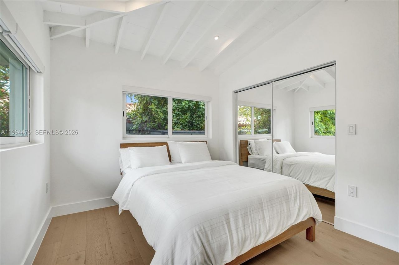 12478 N Bayshore Dr, North Miami, FL 33181 Photo