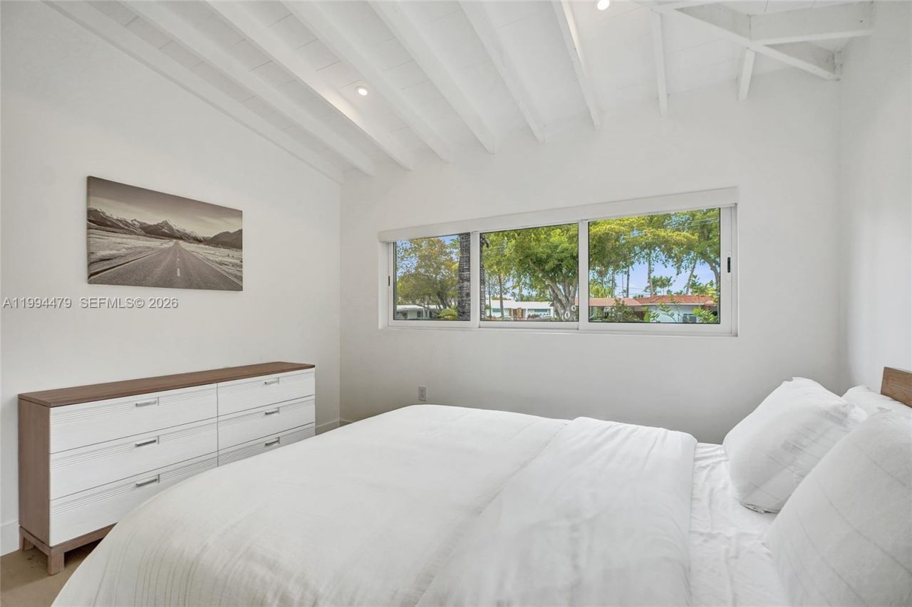 12478 N Bayshore Dr, North Miami, FL 33181 Photo