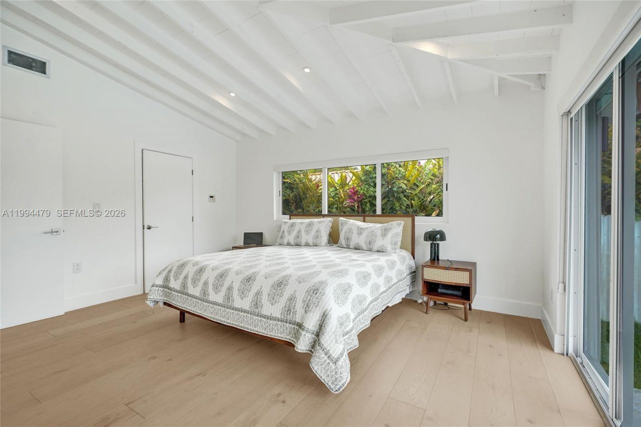 12478 N Bayshore Dr, North Miami, FL 33181 Photo