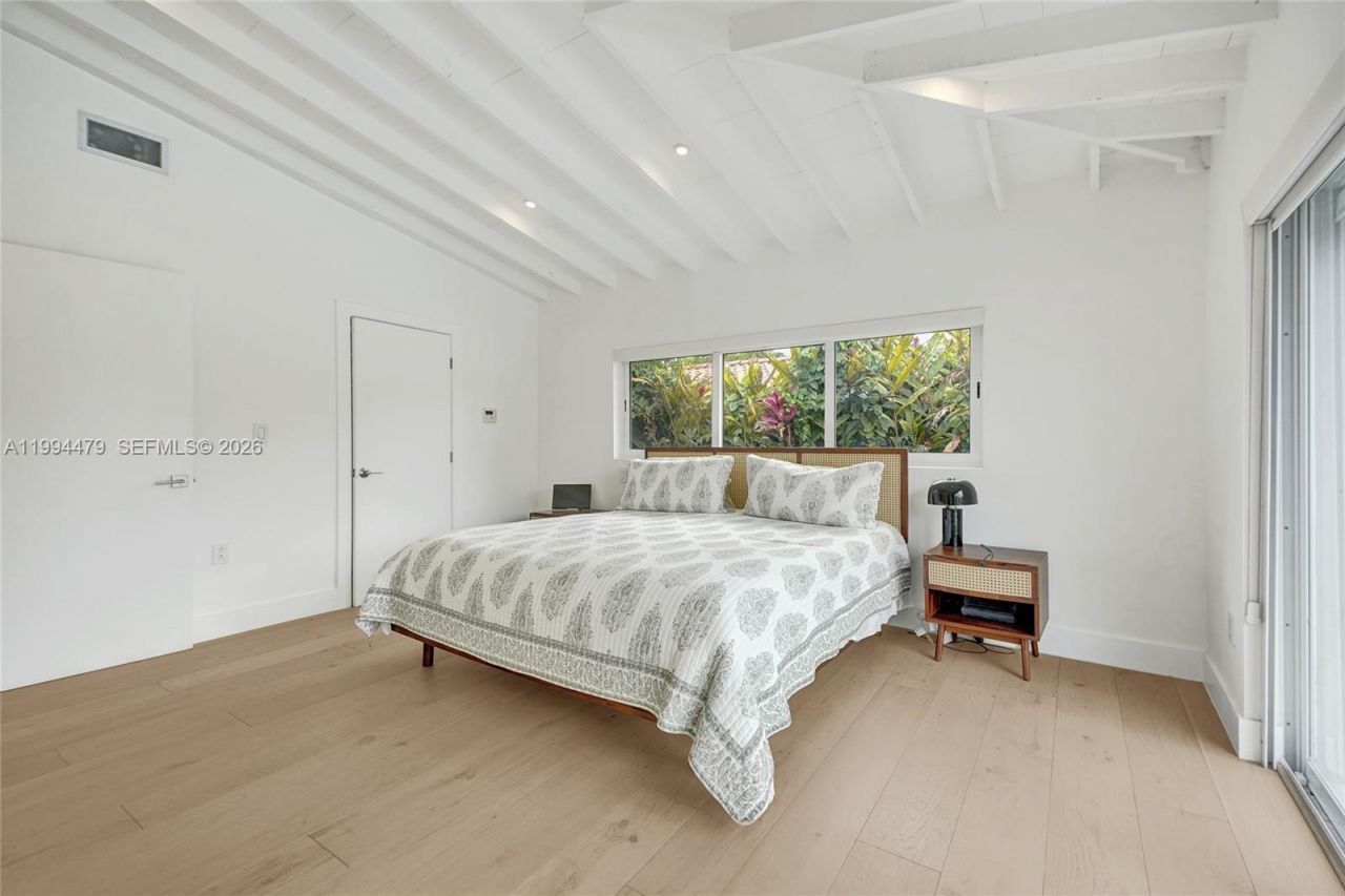 12478 N Bayshore Dr, North Miami, FL 33181 Photo