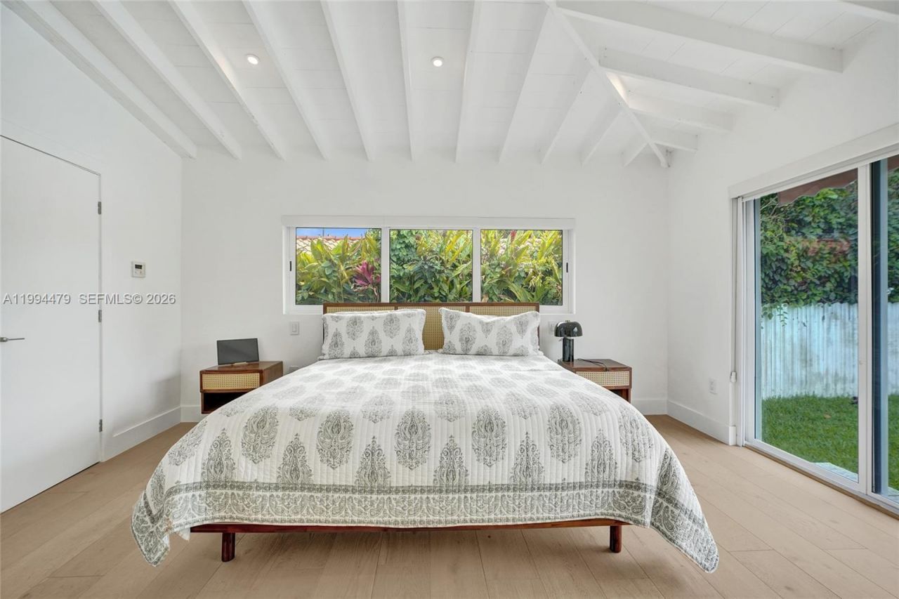 12478 N Bayshore Dr, North Miami, FL 33181 Photo