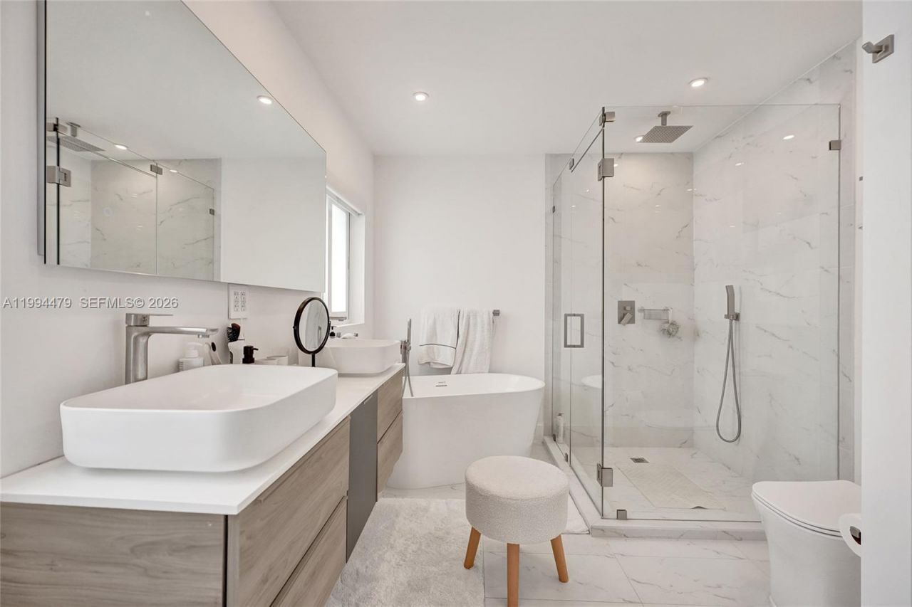 12478 N Bayshore Dr, North Miami, FL 33181 Photo