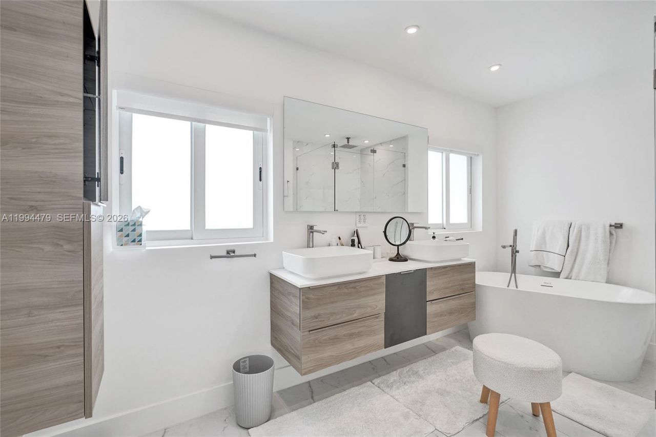 12478 N Bayshore Dr, North Miami, FL 33181 Photo