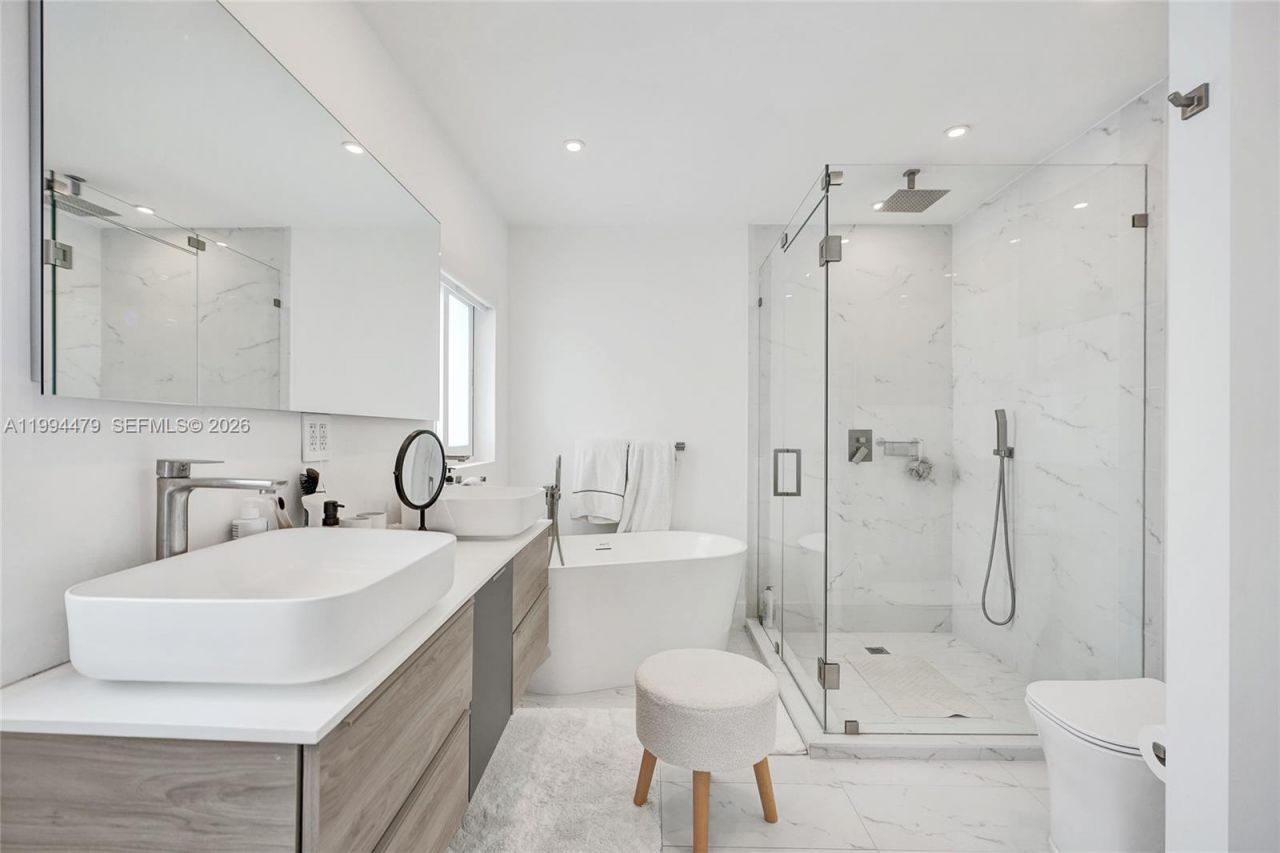 12478 N Bayshore Dr, North Miami, FL 33181 Photo