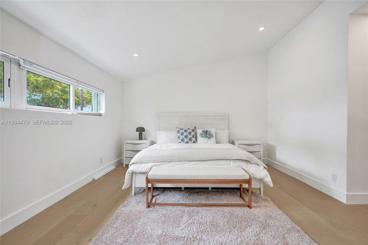 12478 N Bayshore Dr, North Miami, FL 33181 Photo