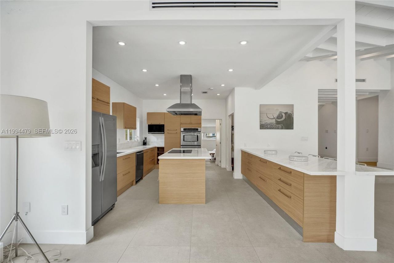 12478 N Bayshore Dr, North Miami, FL 33181 Photo