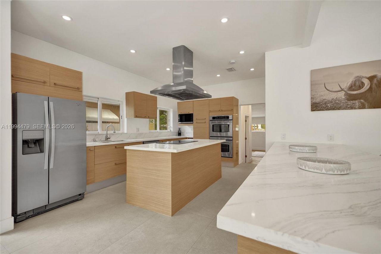 12478 N Bayshore Dr, North Miami, FL 33181 Photo