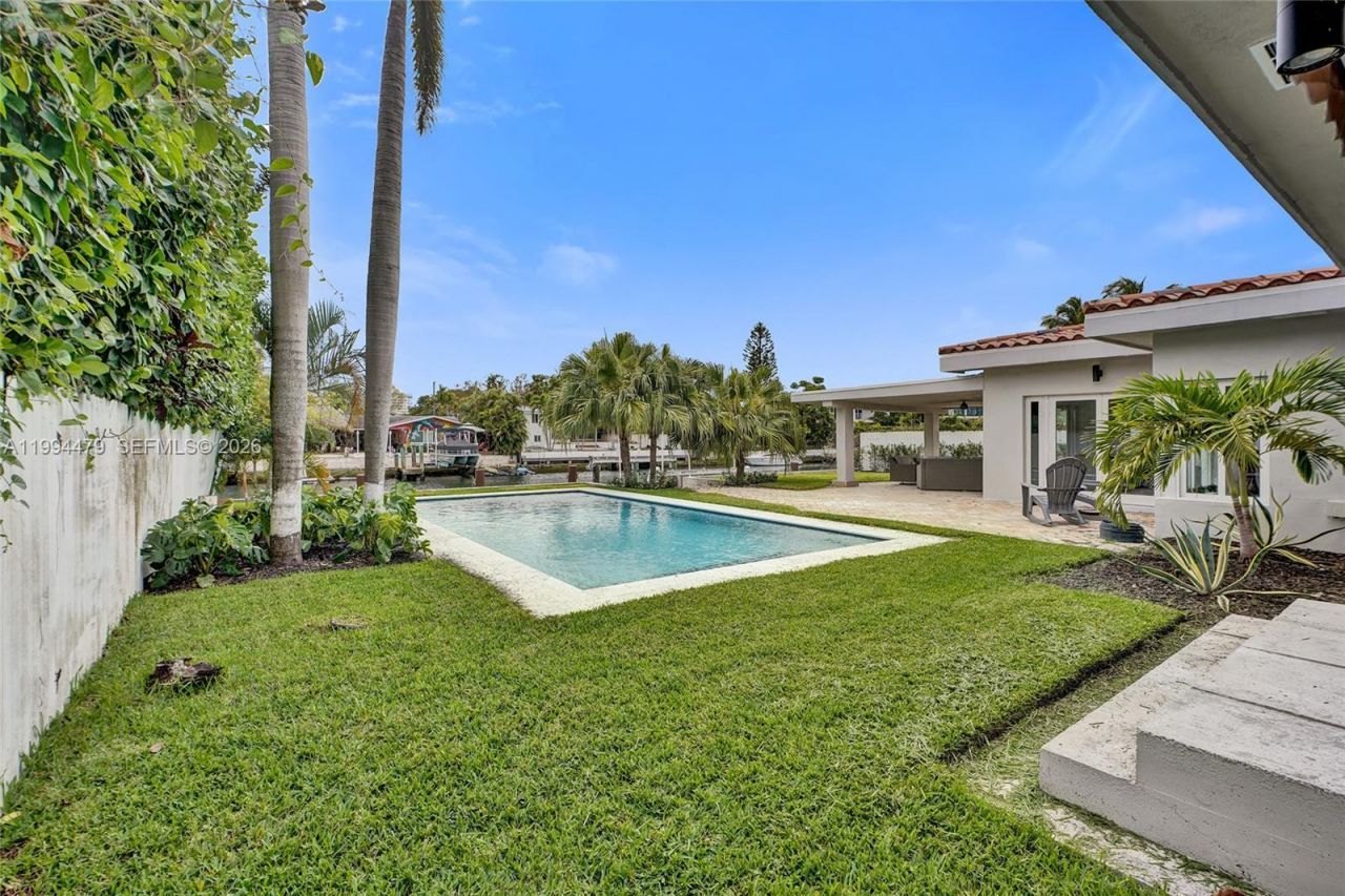 12478 N Bayshore Dr, North Miami, FL 33181 Photo