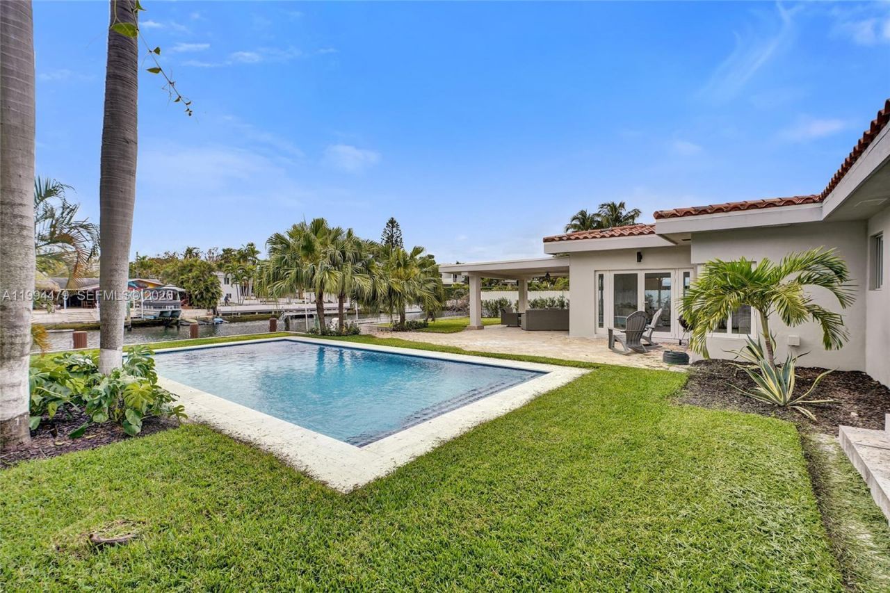 12478 N Bayshore Dr, North Miami, FL 33181 Photo