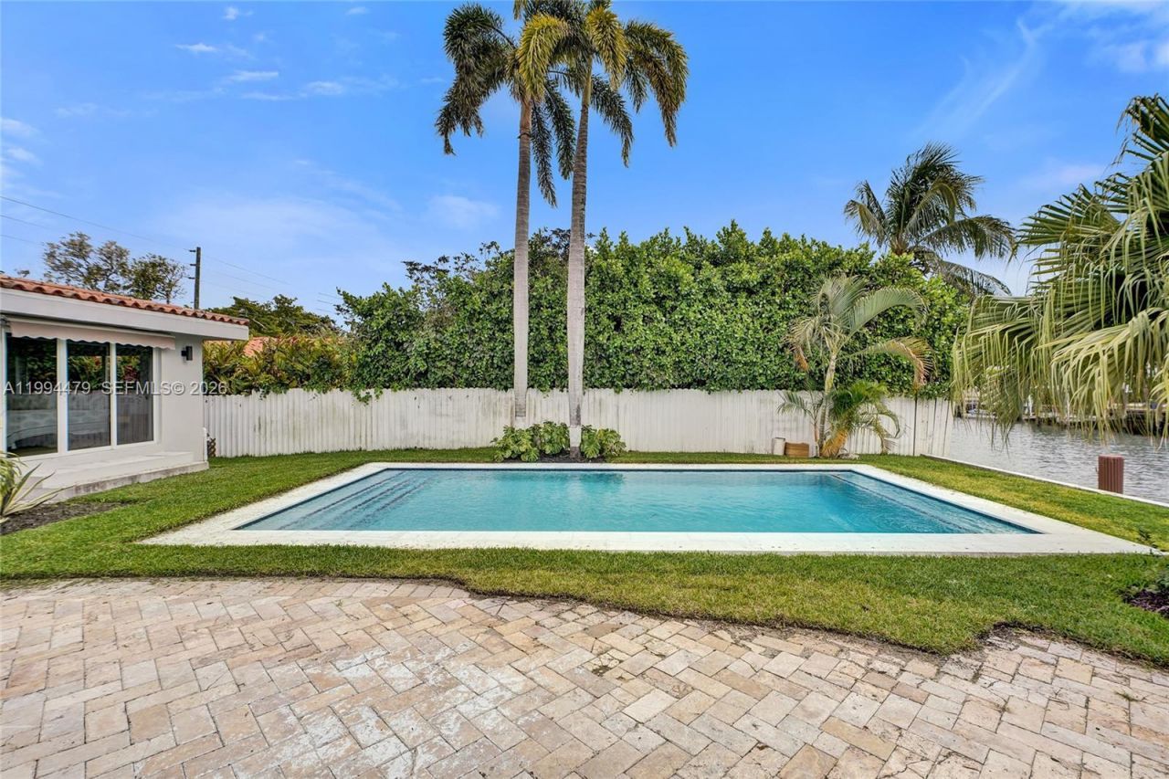 12478 N Bayshore Dr, North Miami, FL 33181 Photo