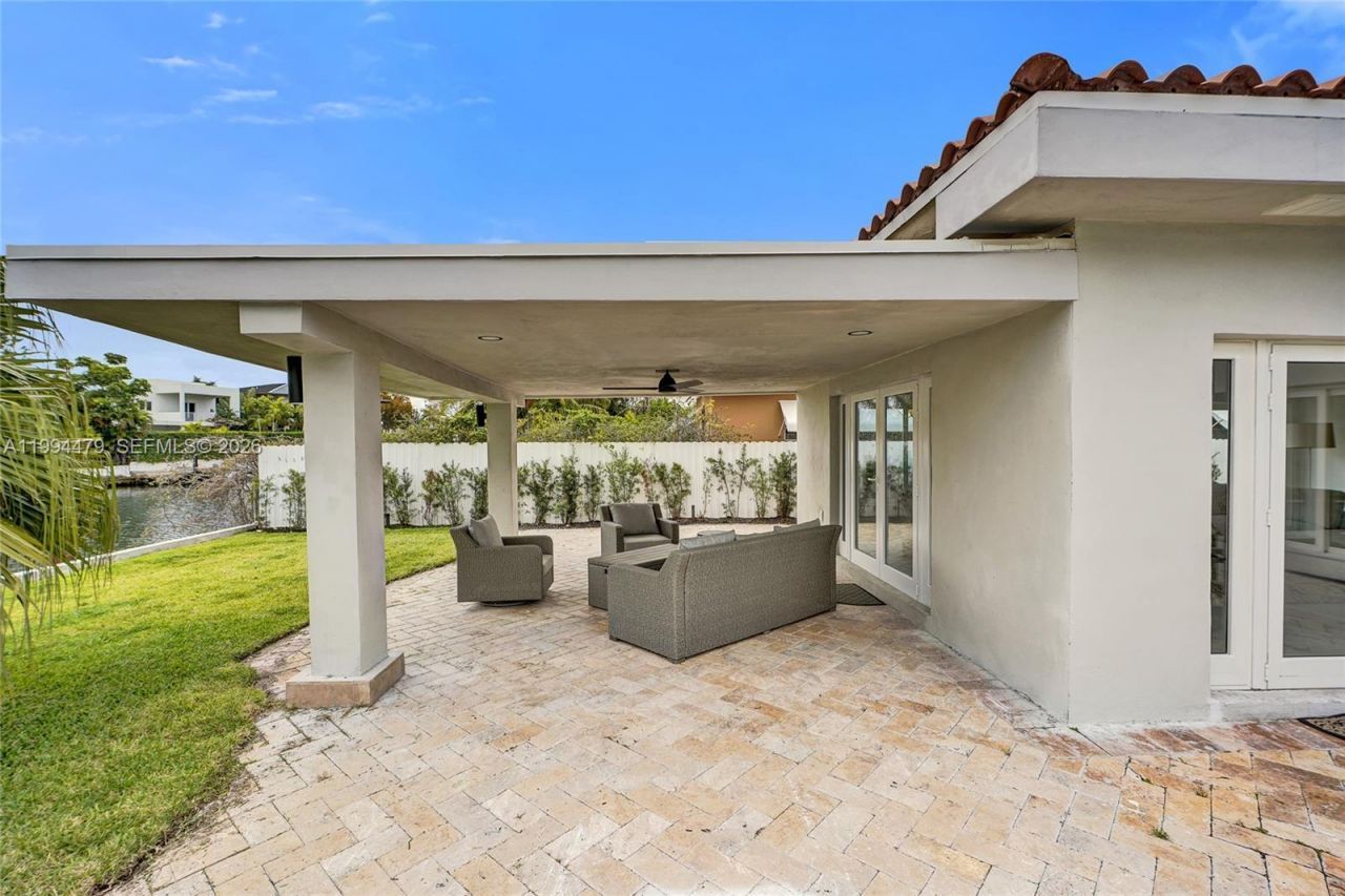 12478 N Bayshore Dr, North Miami, FL 33181 Photo