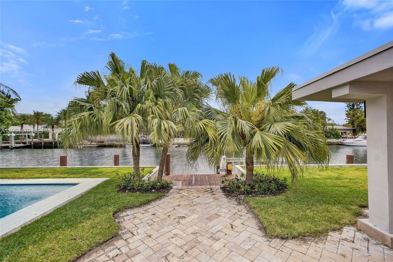 12478 N Bayshore Dr, North Miami, FL 33181 Photo