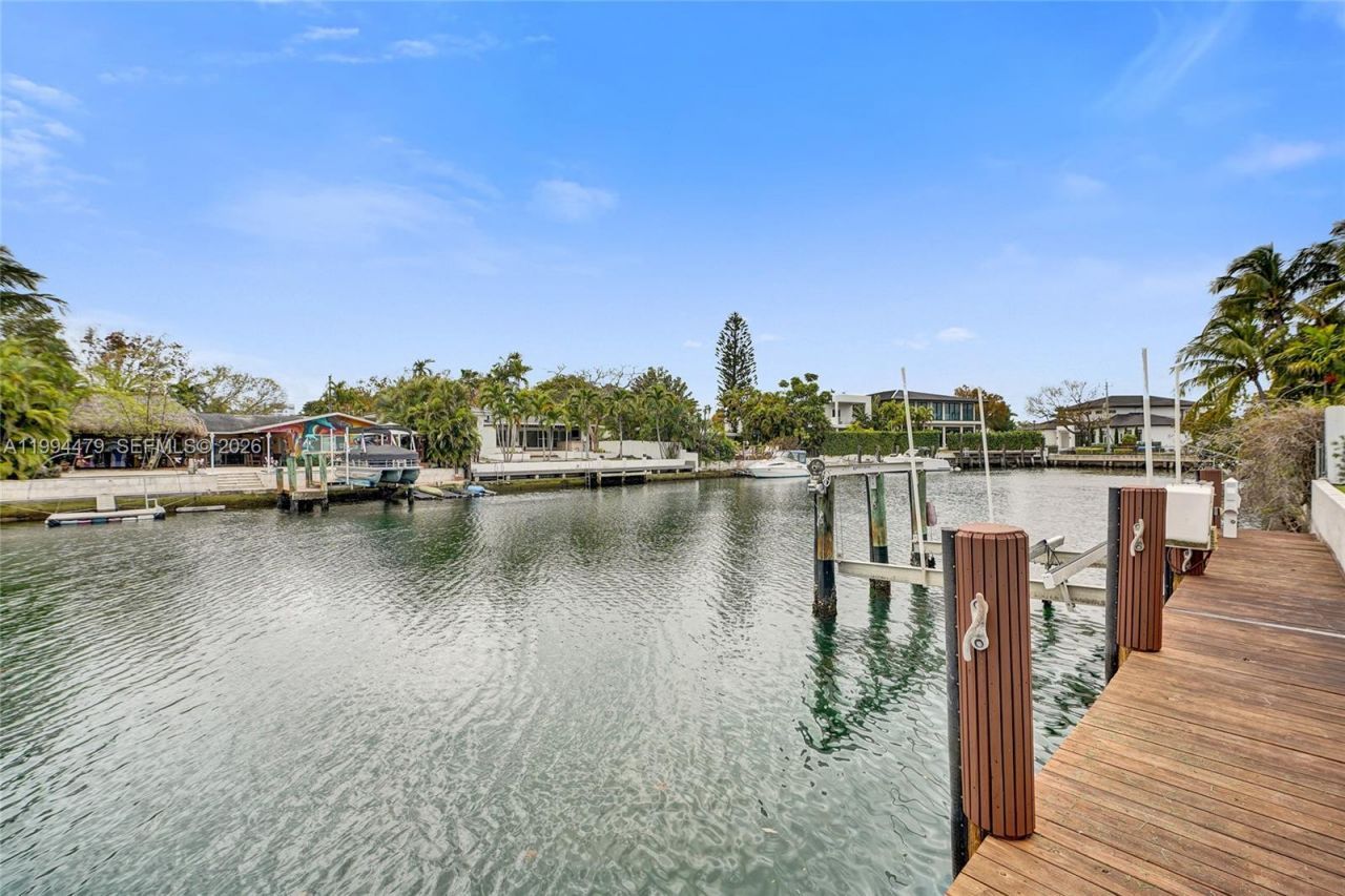 12478 N Bayshore Dr, North Miami, FL 33181 Photo