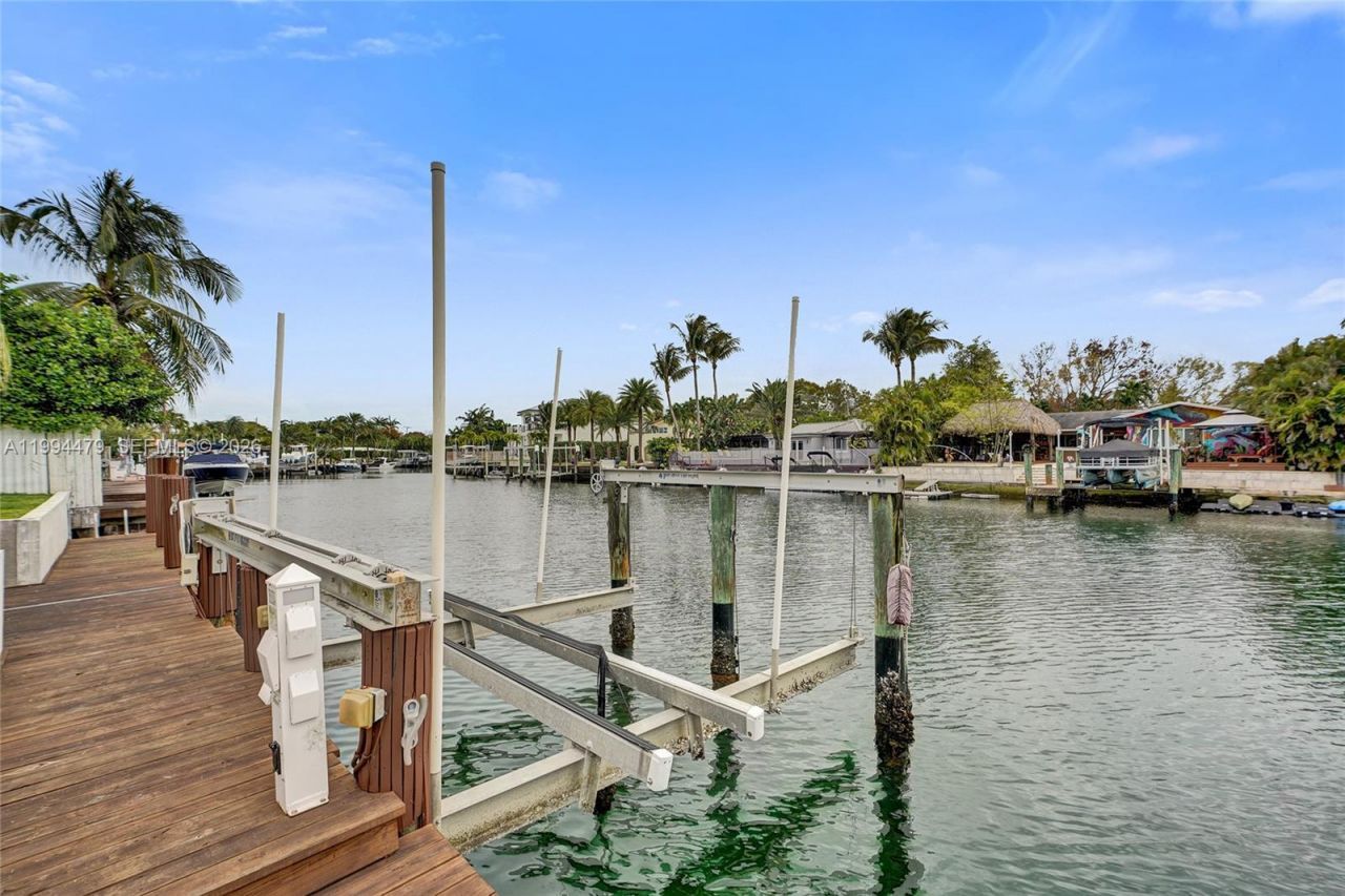 12478 N Bayshore Dr, North Miami, FL 33181 Photo