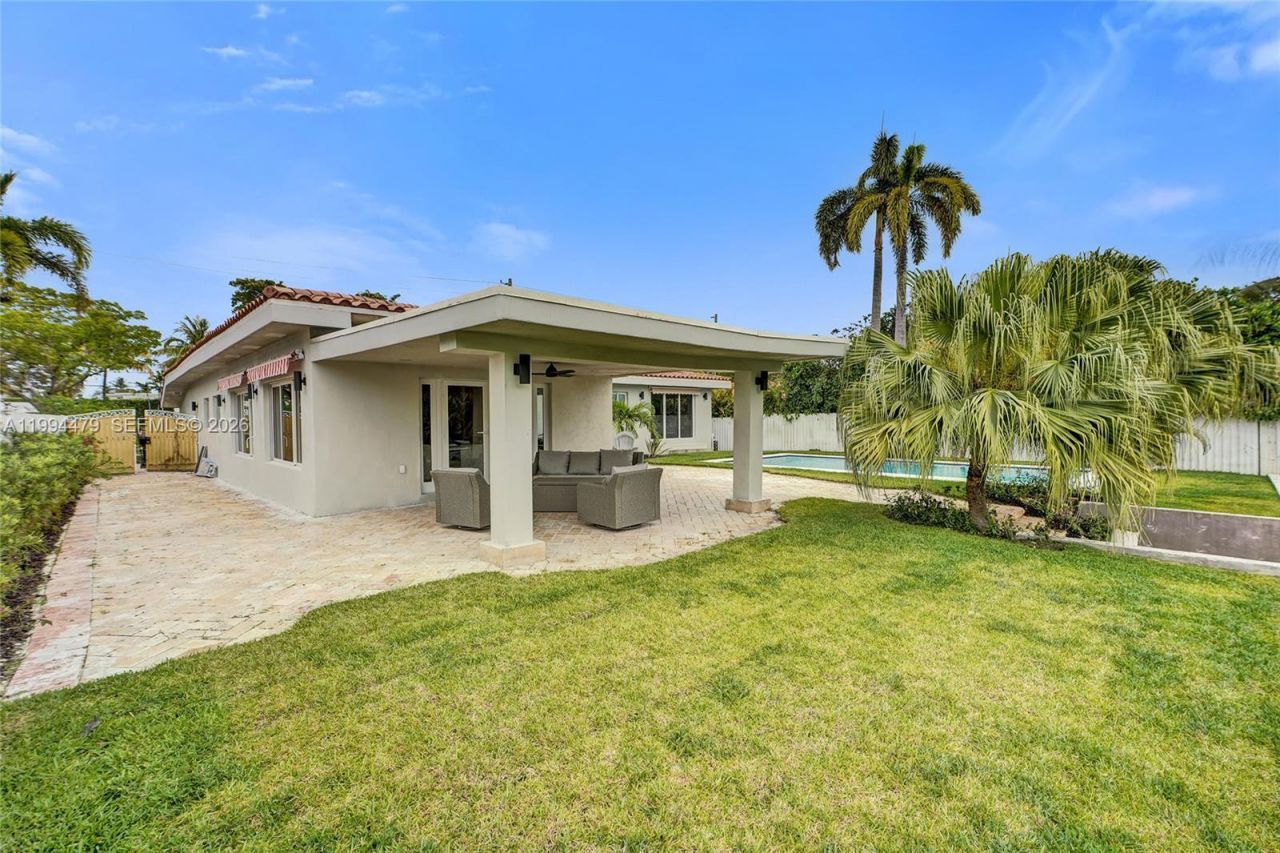 12478 N Bayshore Dr, North Miami, FL 33181 Photo