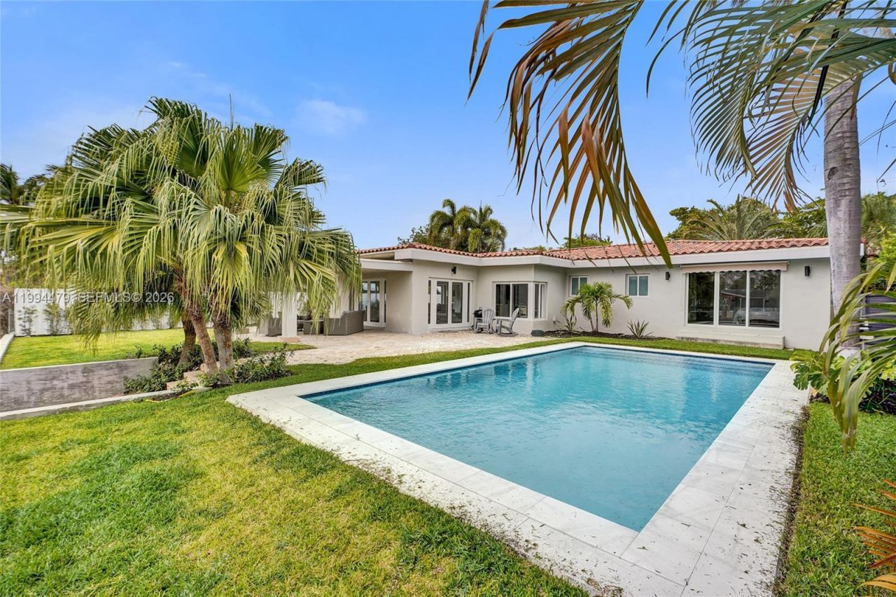 12478 N Bayshore Dr, North Miami, FL 33181 Photo