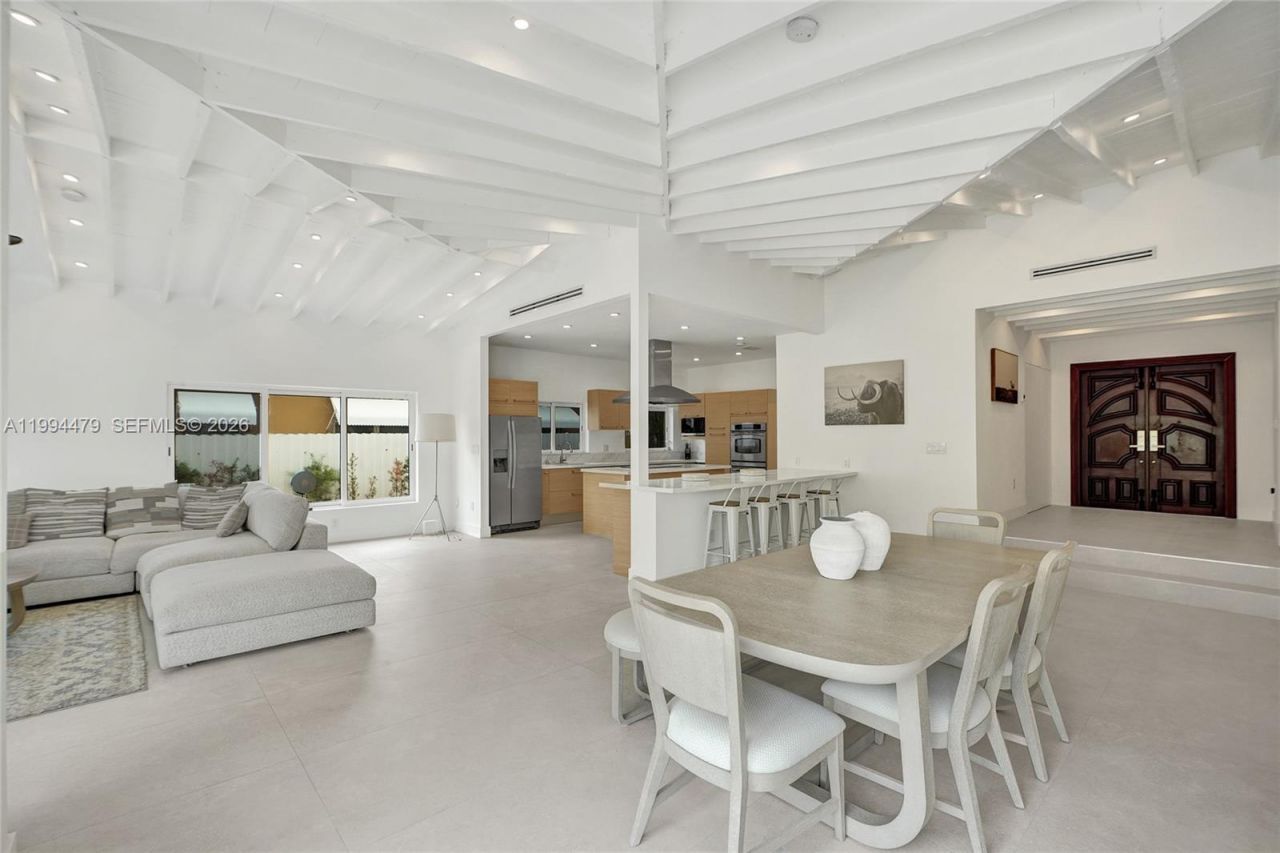 12478 N Bayshore Dr, North Miami, FL 33181 Photo