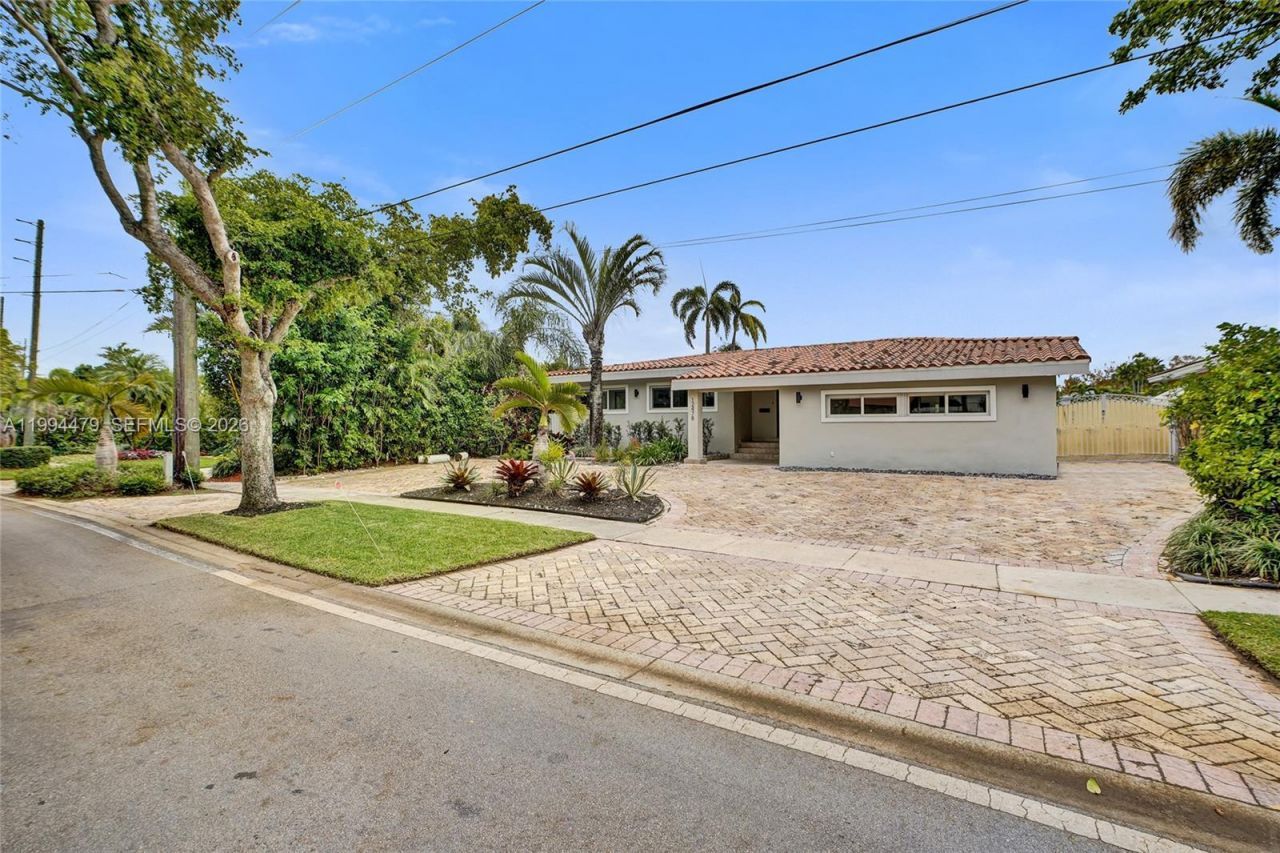 12478 N Bayshore Dr, North Miami, FL 33181 Photo